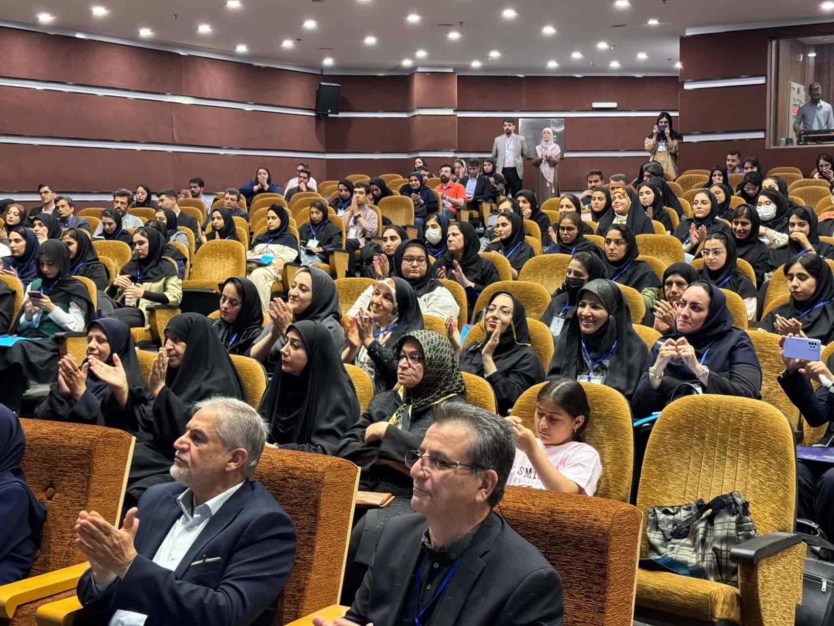 رئیس دانشگاه اصفهان: بنیان خلقت، حیات و آگاهی است، نه ماده  